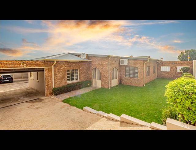 4 BEDROOM HOUSE FOR SALE IN CROSBY